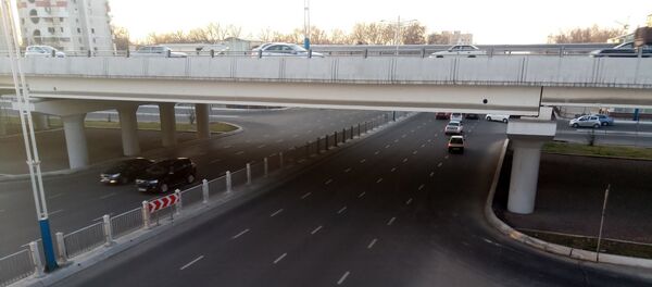 Автомобильное движение в Ташкенте Автомобильное движение в Ташкенте - Sputnik Ўзбекистон