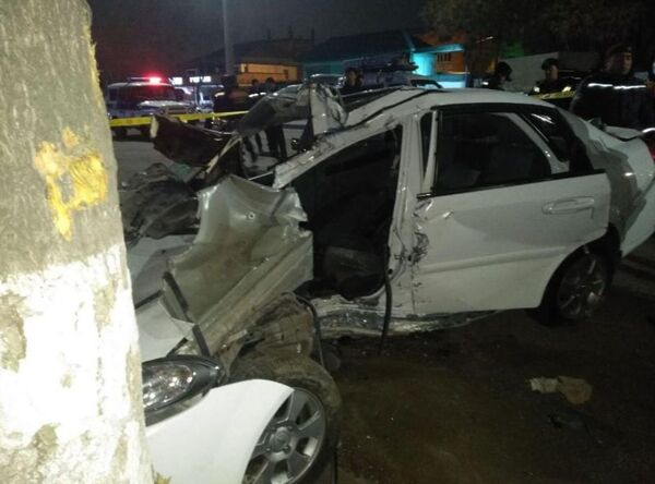 Крупное ДТП в Ташкенте: людей пришлось вырезать автогеном - фото - Sputnik Узбекистан