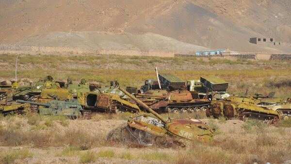 Кладбище разбитой советской броневой техники (Афганская война 1979—1989) в Панджшерском ущелье. - Sputnik Узбекистан