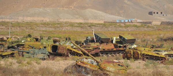 Кладбище разбитой советской броневой техники (Афганская война 1979—1989) в Панджшерском ущелье. - Sputnik Узбекистан