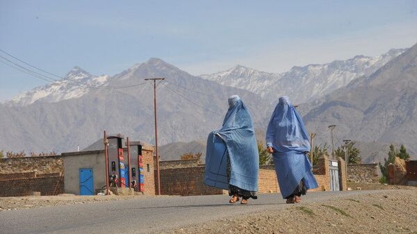 Паранджа-распространенный вид одежды афганских женщин. - Sputnik Ўзбекистон