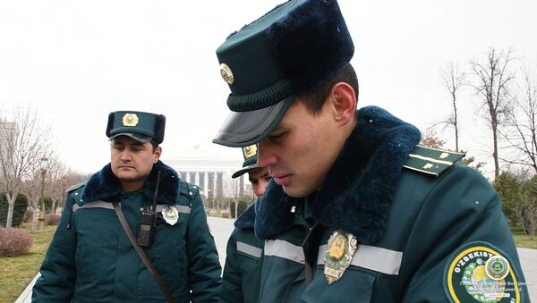 Сотрудники ГУВД помогли замерзающему человеку - Sputnik Узбекистан
