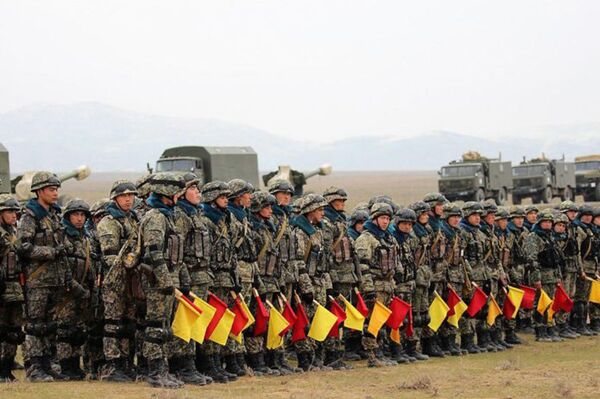 Военные Узбекистана впервые применили на учениях артиллерийскую карусель - Sputnik Узбекистан