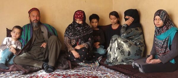 Бежавшая от войны узбекская семья рассказывает о жизни в Кабуле Бежавшая от войны узбекская семья рассказывает о жизни в Кабуле - Sputnik Узбекистан