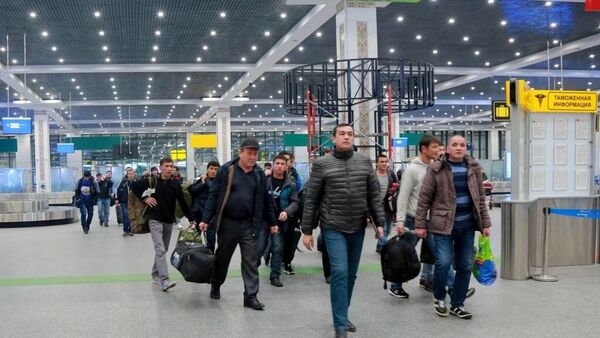 Трудовым мигрантам Узбекистана будут выдавать квартиры в кредит - Sputnik Узбекистан