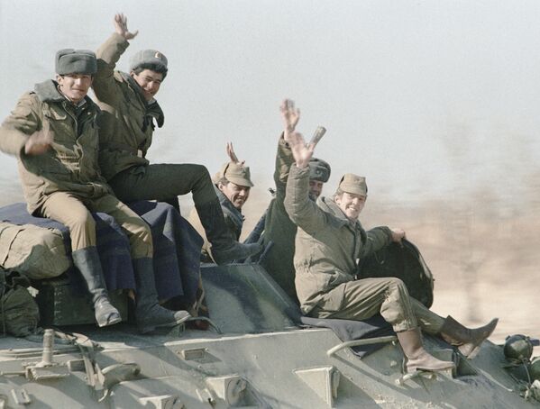 Vыvod ogranichennogo kontingenta sovetskix voysk iz Afganistana. 14 fevralya 1989 goda - Sputnik Oʻzbekiston