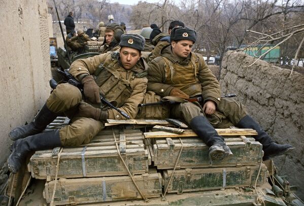 Prebыvaniye ogranichennogo kontingenta sovetskix voysk v Afganistane. 1 fevralya 1988 goda - Sputnik Oʻzbekiston