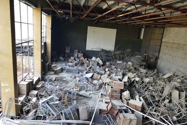 Без окон и дверей на лекции аншлаг: в Кабуле жажда знаний сильнее разрухи - Sputnik Узбекистан