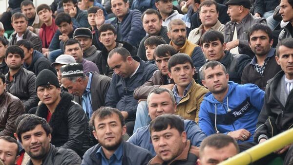 ФФТ организовала бесплатную поездку таджикских болельщиков в Узбекистан   - Sputnik Узбекистан
