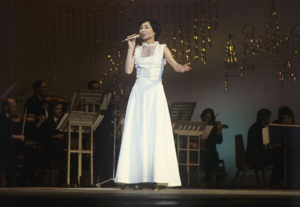 Ели солдатскую кашу и спали в казармах – советские певцы о гастролях в Афганистане - Sputnik Узбекистан