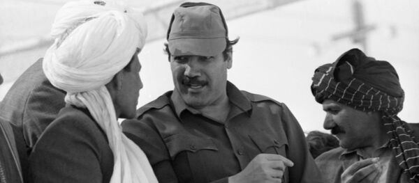 Президент Республики Афганистан, генеральный секретарь Народно-демократической партии Афганистана Мохаммад Наджибулла (в центре) с жителями Кабула. Президент Республики Афганистан, генеральный секретарь Народно-демократической партии Афганистана Мохаммад Наджибулла (в центре) с жителями Кабула. - Sputnik Ўзбекистон