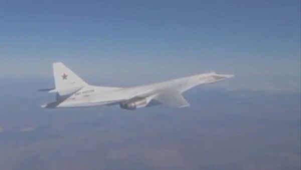 Самолеты Ty-160, Ту-95МС, Ту-22М3 сбросили ракеты на объекты ИГ в Сирии - Sputnik Узбекистан