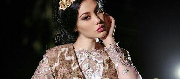 Узбекская модель Азиза Примкулова - Sputnik Узбекистан