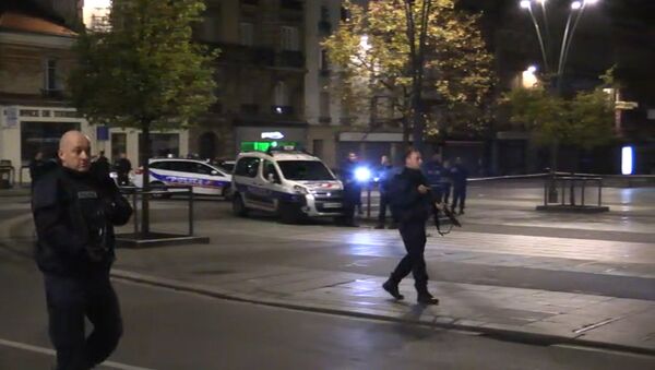 Полицейские патрулировали пригород Парижа во время спецоперации - Sputnik Узбекистан