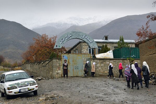 Школа для девочек в городе Базараке (Панджшерское ущелье) - Sputnik Узбекистан