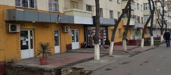 Одну из улиц Ташкента очистили от рекламы и вывесок Одну из улиц Ташкента очистили от рекламы и вывесок - Sputnik Узбекистан