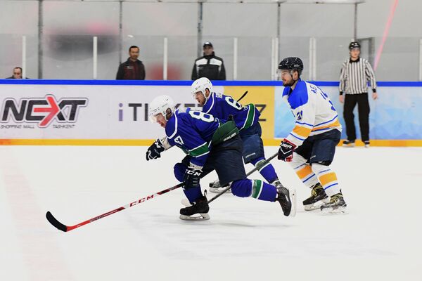 Матч чемпионата Узбекистана по хоккею между командами Хумо и Бинокор  - Sputnik Узбекистан