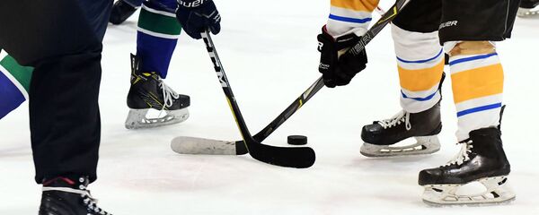 Матч чемпионата Узбекистана по хоккею между командами Хумо и Бинокор  - Sputnik Узбекистан