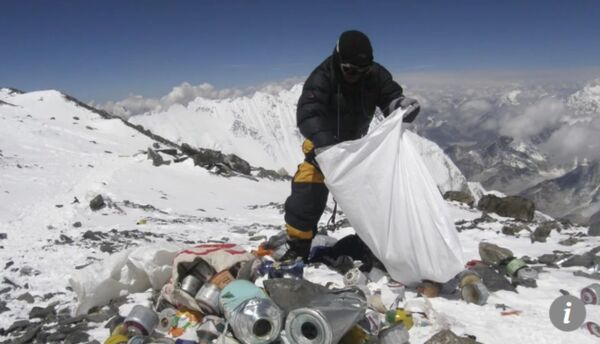Мусорный коллапс: Эверест закрыли для туристов - Sputnik Узбекистан
