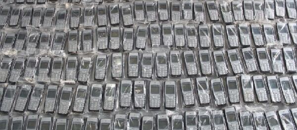 Таможенники УГТК по Наманганской области предотвратили незаконный ввоз в Узбекистан партии мобильных телефонов - Sputnik Узбекистан