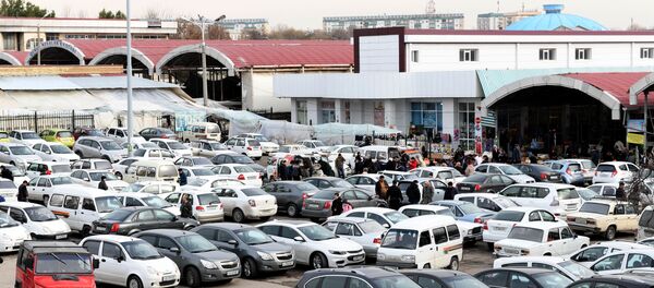 Автостоянка на базаре Чорсу в Ташкенте Автостоянка на базаре Чорсу в Ташкенте - Sputnik Ўзбекистон