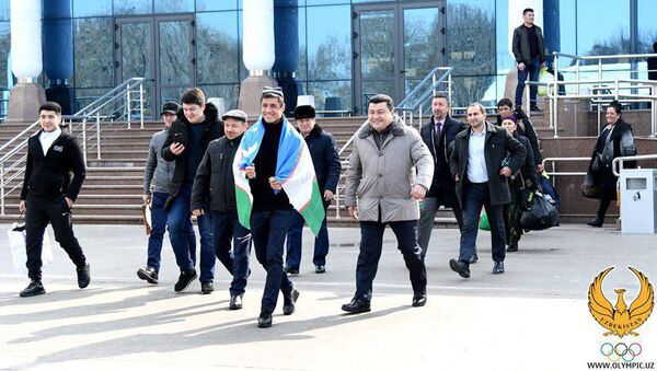 Шохжахона Эргашева торжественно встретили в аэропорту - Sputnik Узбекистан