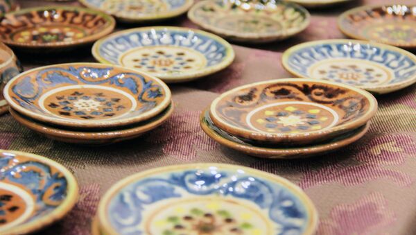 Традиционные узоры и символика знаменитой гиждуванской керамики - Sputnik Узбекистан