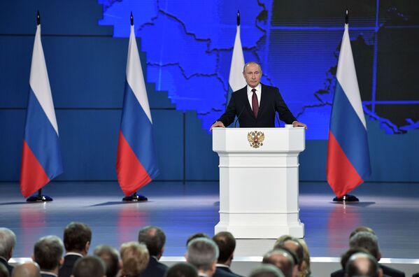 Президент РФ Владимир Путин выступает с ежегодным посланием Федеральному собранию - Sputnik Узбекистан