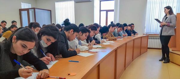 Более ста студентов Ташкентского государственного университета узбекского языка и литературы имени Алишера Навои написали диктант на русском языке по творчеству советского писателя Михаила Шолохова Более ста студентов Ташкентского государственного университета узбекского языка и литературы имени Алишера Навои написали диктант на русском языке по творчеству советского писателя Михаила Шолохова - Sputnik Ўзбекистон