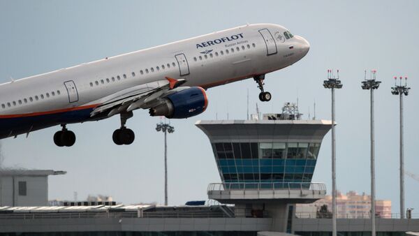 Самолет  авиакомпании Аэрофлот совершает взлет - Sputnik Узбекистан