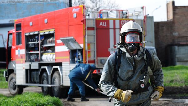 Работа сотрудников пожарной службы - Sputnik Узбекистан