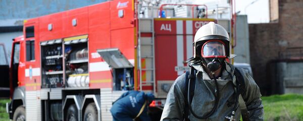 Работа сотрудников пожарной службы - Sputnik Узбекистан