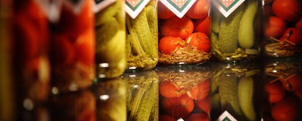 Консервированные овощи на одном из стендов российского производителя на международной выставке продуктов питания Продэкспо-2015. Консервированные овощи на одном из стендов российского производителя на международной выставке продуктов питания Продэкспо-2015. - Sputnik Ўзбекистон