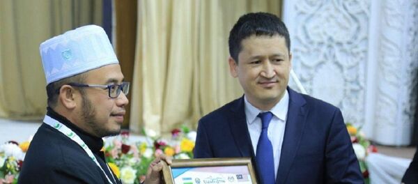 Муфтий малазийского штата Перлис Мохд Асри Бин Зайнул Абидин назначен послом зиёрат-туризма Узбекистана Муфтий малазийского штата Перлис Мохд Асри Бин Зайнул Абидин назначен послом зиёрат-туризма Узбекистана - Sputnik Ўзбекистон