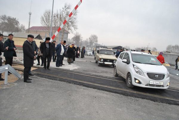 Қўқонда Тожикистонга олиб борувчи йўл очилди Қўқонда Тожикистонга олиб борувчи йўл очилди - Sputnik Ўзбекистон