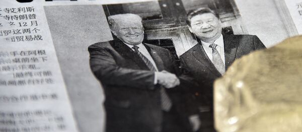 Фотография президента США Дональда Трампа и председателя КНР Си Цзиньпина в китайской газете - Sputnik Узбекистан