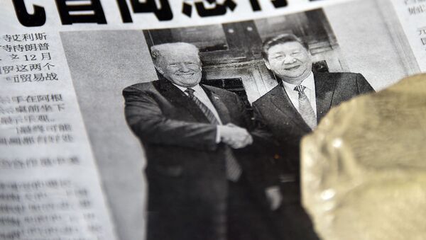 Фотография президента США Дональда Трампа и председателя КНР Си Цзиньпина в китайской газете - Sputnik Узбекистан