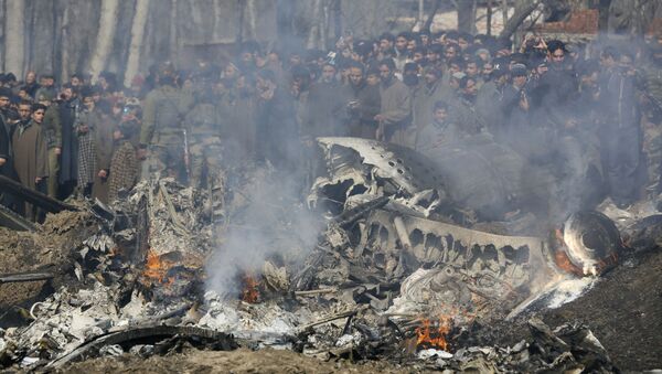 Место крушения индийского самолета в Кашмире. 27 февраля 2019 - Sputnik Ўзбекистон