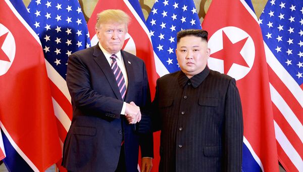 Президент США Дональд Трамп и северокорейский лидер Ким Чен Ын  - Sputnik Ўзбекистон