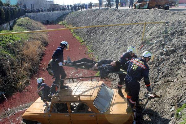 Землетрясение не станет неожиданностью: узбекские спасатели провели учения Землетрясение не станет неожиданностью: узбекские спасатели провели учения - Sputnik Узбекистан