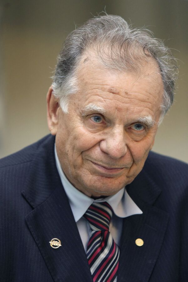 Умер лауреат Нобелевской премии по физике Жорес Алферов - Sputnik Узбекистан