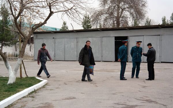 Жители приюта возвращаются с работы - Sputnik Узбекистан