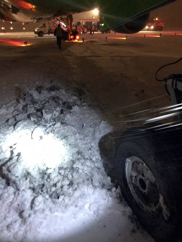 В UzAirways назвали возможные причины инцидента с самолетом в Пулково - Sputnik Узбекистан