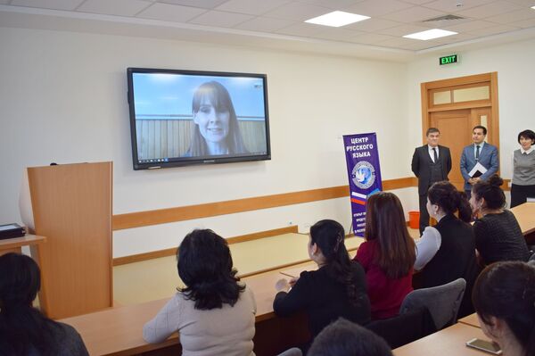 Студенты из Узбекистана выиграли международную олимпиаду по русскому языку Студенты из Узбекистана выиграли международную олимпиаду по русскому языку - Sputnik Узбекистан