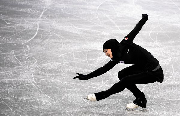 Спортсменка из ОАЭ Захра Лари на тренировке соревнований по фигурному катанию на XXIX Всемирной зимней Универсиаде 2019 - Sputnik Узбекистан