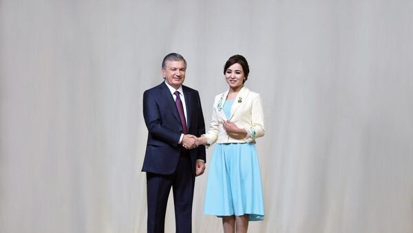 Prezident Shavkat Mirziyoyev pozdravil jenщin s prazdnikom - Sputnik Oʻzbekiston