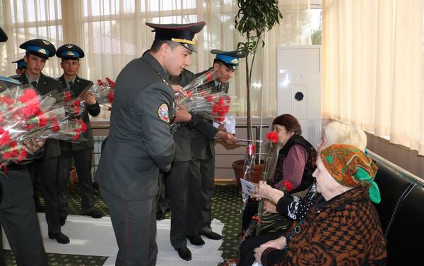 МО Узбекистана поздравило женщин с 8 марта - Sputnik Ўзбекистон
