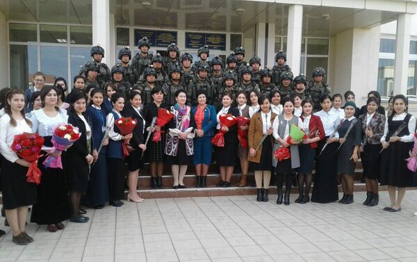 MO Uzbekistana pozdravilo jenshin s 8-marta - Sputnik O‘zbekiston