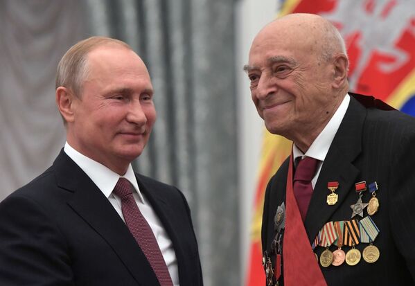 Вручение государственных наград президентом РФ В. Путиным в Кремле - Sputnik Узбекистан