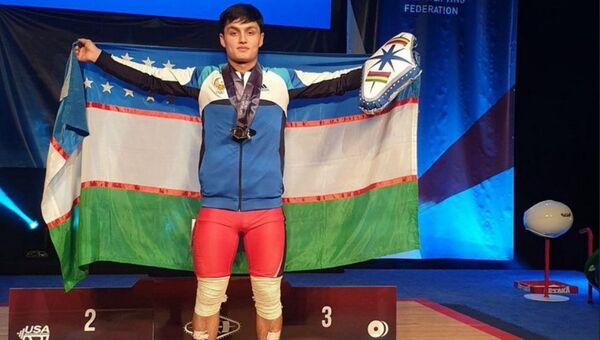 Узбекский тяжелоатлет завоевал 3 медали на ЧМ - Sputnik Узбекистан